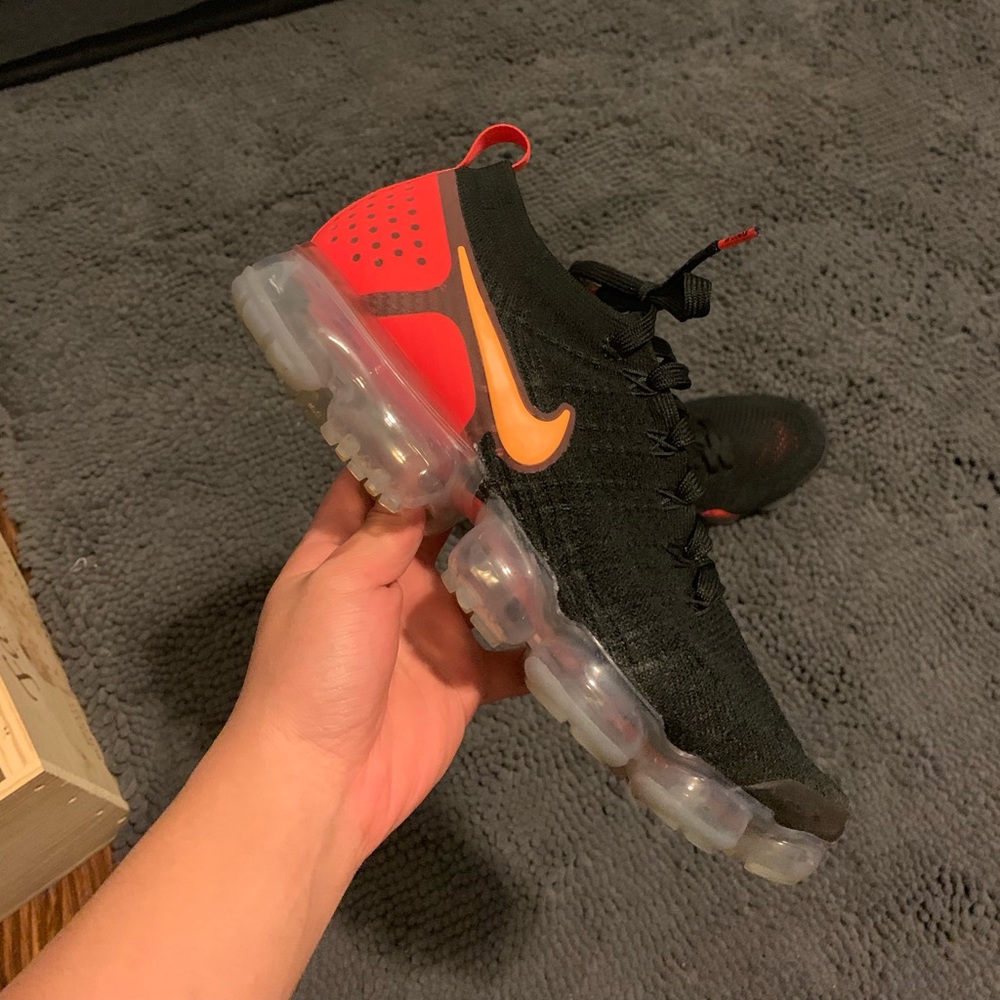Vapormax 2 bright crimson